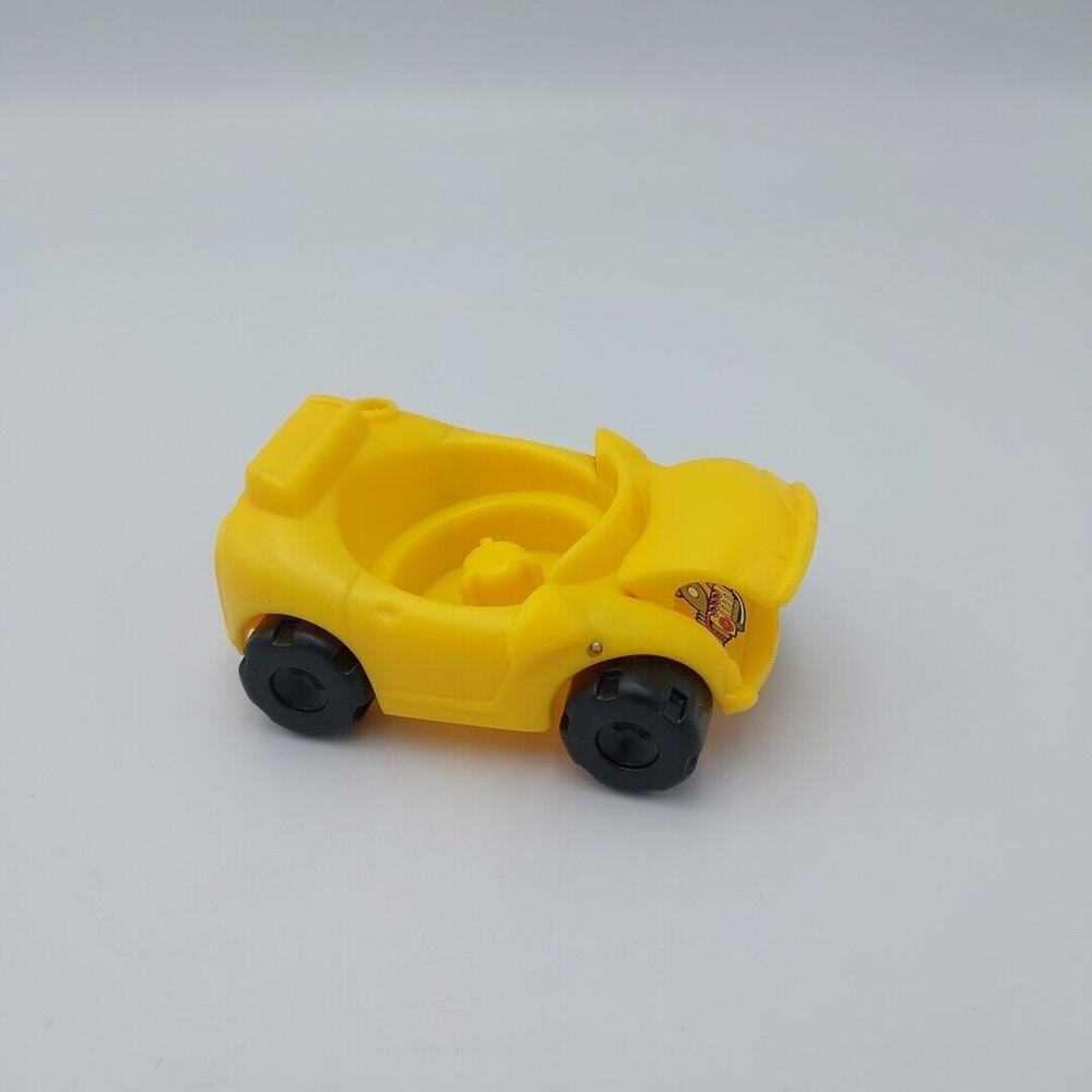 Vintage 2002 Fisher Price Little People YELLOW CAR VEHICLE Automobile Hood Opens